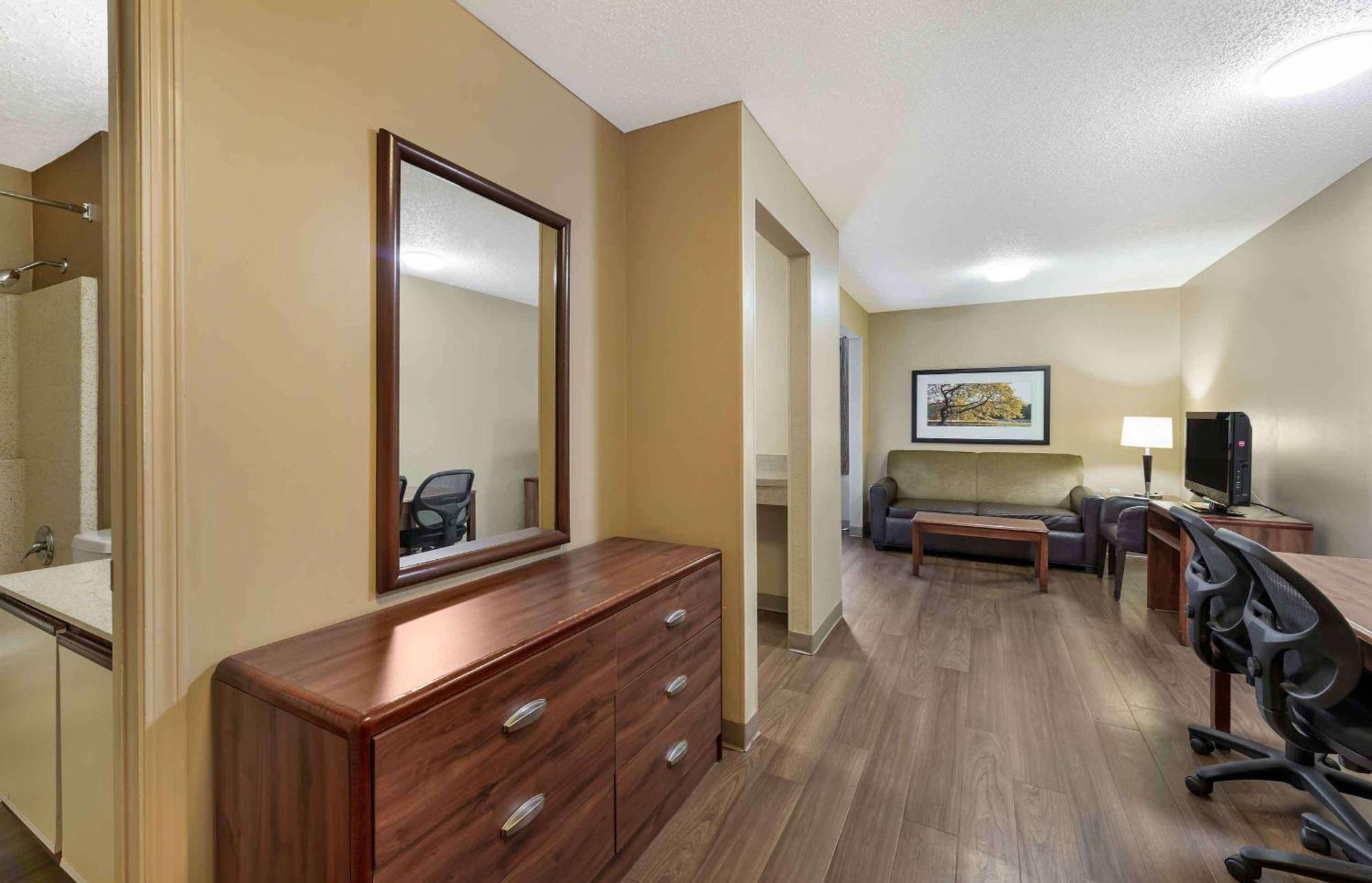 Extended America - Cleveland - Great Northern Mall Hotel