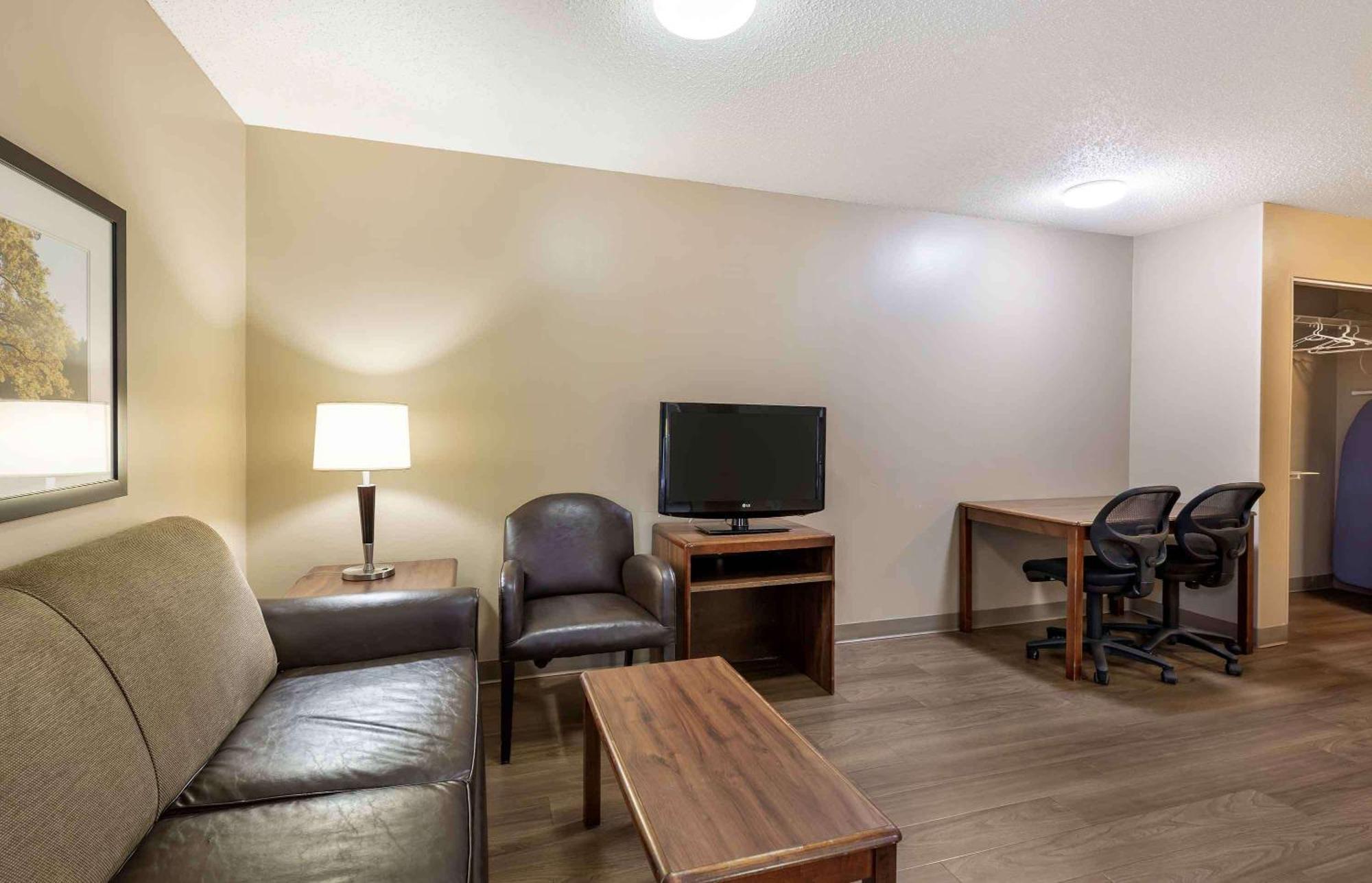Extended America - Cleveland - Great Northern Mall Hotel 2*